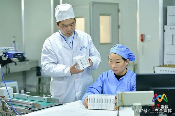 工人先锋号 万象城AWC888制药工人先锋号
