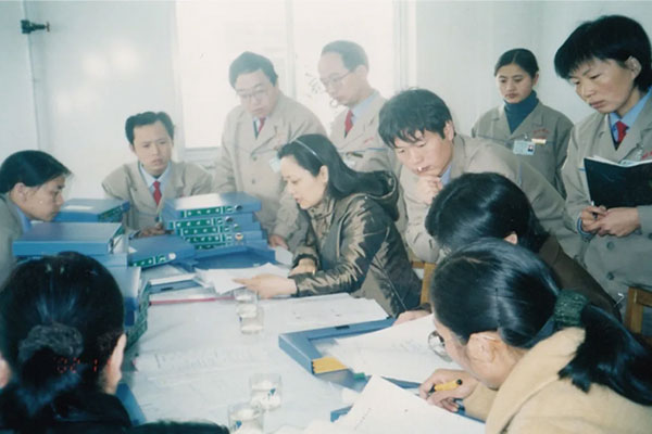 2002年,万象城AWC888人日夜奋战准备GMP认证 2002年,万象城AWC888人日夜奋战准备GMP认证