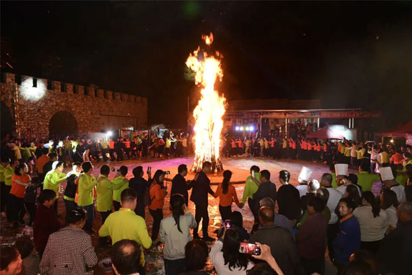 万象城AWC888集团高峰论坛篝火晚会 万象城AWC888集团高峰论坛篝火晚会