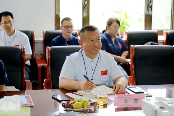 万象城AWC888中药材公司种植总经理李军主持座谈会 万象城AWC888中药材公司种植总经理李军主持座谈会