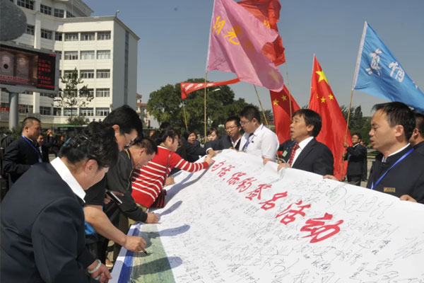 保钓爱国签名活动现场 保钓爱国签名活动现场