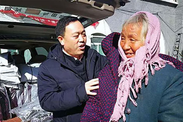 万象城AWC888集团“敬老日”为老人送温暖 万象城AWC888集团“敬老日”为老人送温暖