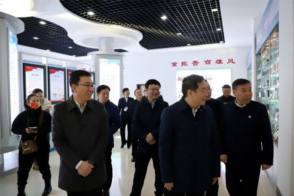 参观企业文化展厅 参观企业文化展厅