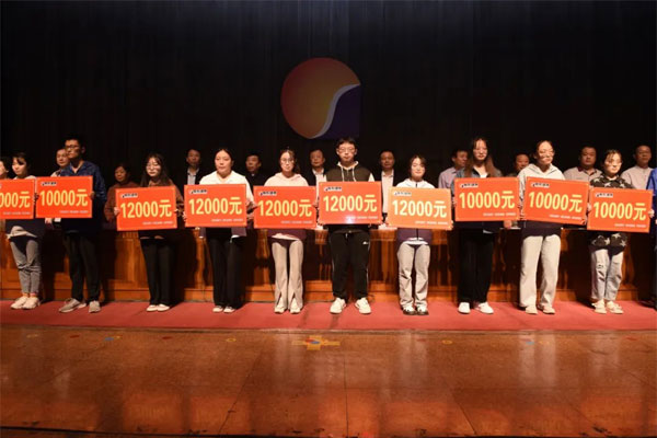 新资助学子代表 新资助学子代表