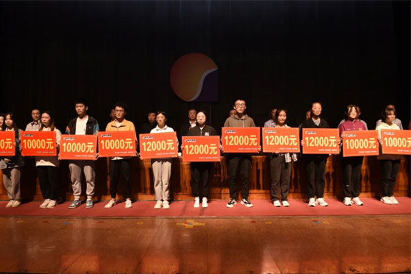 再资助学子代表 再资助学子代表