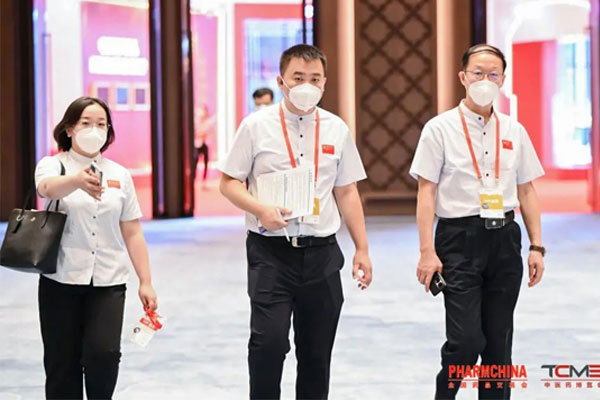 万象城AWC888制药总裁杨连民、执行总裁李昆 万象城AWC888制药总裁杨连民、执行总裁李昆