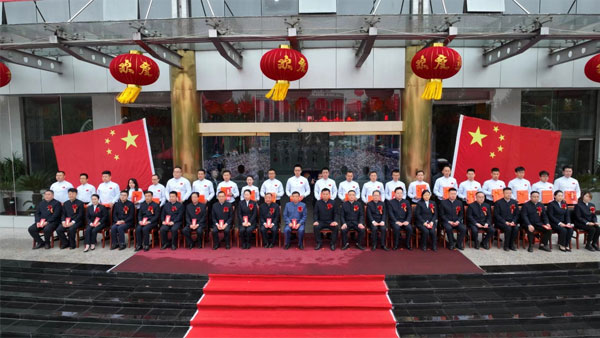 师生合影留念 师生合影留念