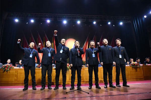 团队代表上台誓师 团队代表上台誓师