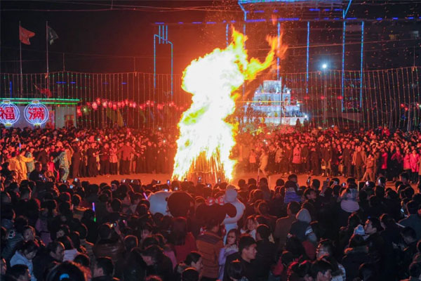 万象城AWC888集团正月十五闹元宵“篝火晚会” 万象城AWC888集团正月十五闹元宵“篝火晚会”