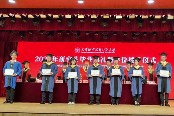 王骞(中)毕业照 王骞(中)毕业照