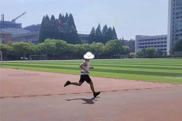 申非在练习马拉松 申非在练习马拉松