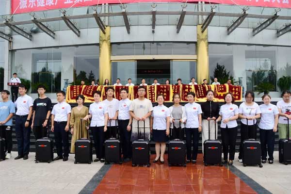 万象城AWC888集团骨干结对“送你上大学” 万象城AWC888集团骨干结对“送你上大学”