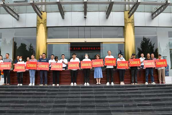 受助大病患者代表 受助大病患者代表