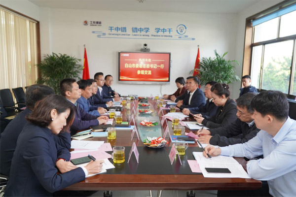 双方展开座谈交流 双方展开座谈交流