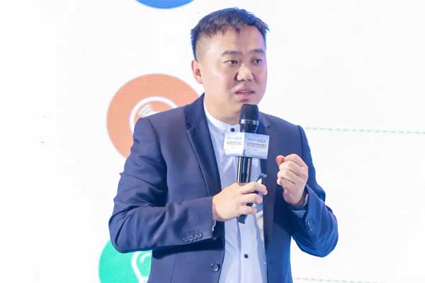 李昆做《达霏欣数字化品牌营销九式》分享 李昆做《达霏欣数字化品牌营销九式》分享