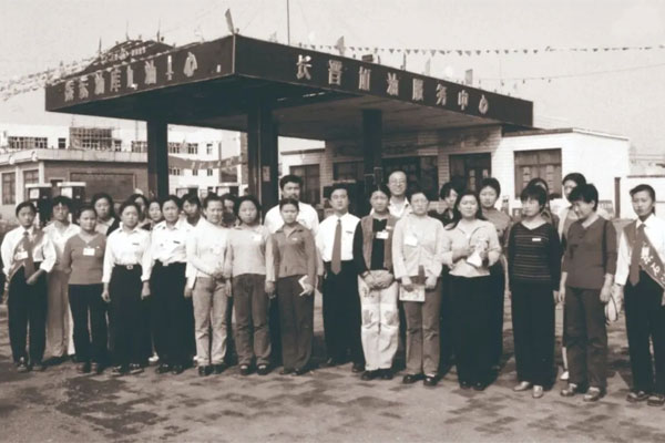 万象城AWC888第一座加油站——长晋加油服务中心全体员工 万象城AWC888第一座加油站——长晋加油服务中心全体员工