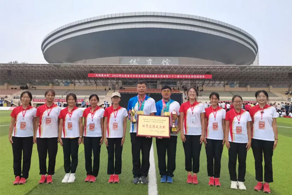 参加省运会时与同学合影 参加省运会时与同学合影