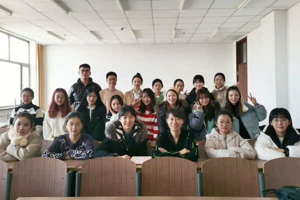 与研究生同学的合影 与研究生同学的合影