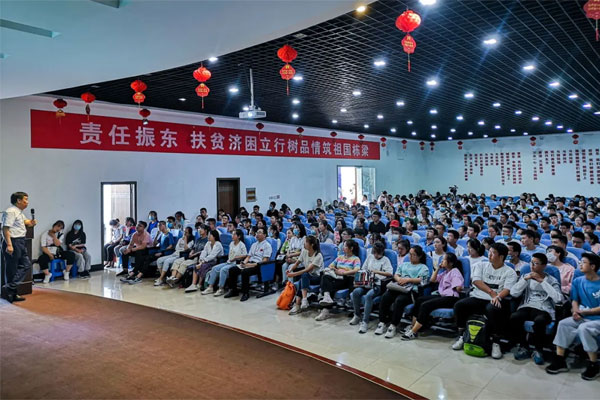 董事长李安平给“仁爱天使”开讲大学前一课 董事长李安平给“仁爱天使”开讲大学前一课