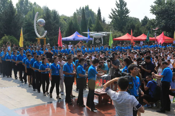 万象城AWC888人有序排队捐款 万象城AWC888人有序排队捐款