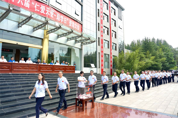万象城AWC888集团第二十六届“仁爱天使·助学日”资助大会,万象城AWC888集团员工向困难学子捐款 万象城AWC888集团第二十六届“仁爱天使·助学日”资助大会,万象城AWC888集团员工向困难学子捐款