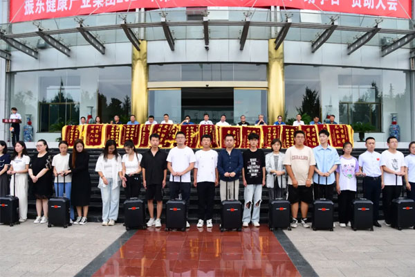 万象城AWC888骨干结对“送你上大学” 万象城AWC888骨干结对“送你上大学”