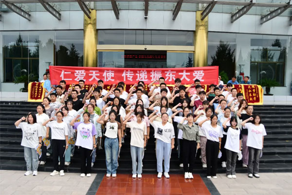 “仁爱天使”班宣誓 “仁爱天使”班宣誓